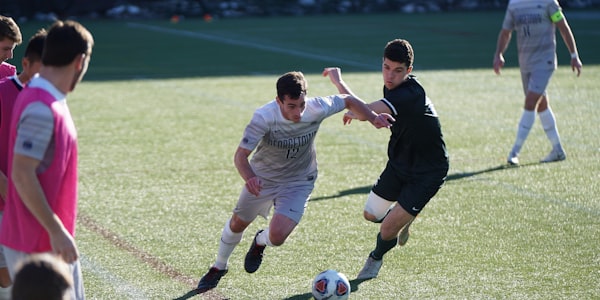 阿森纳全队在酋长球场进行赛前训练的战术演练